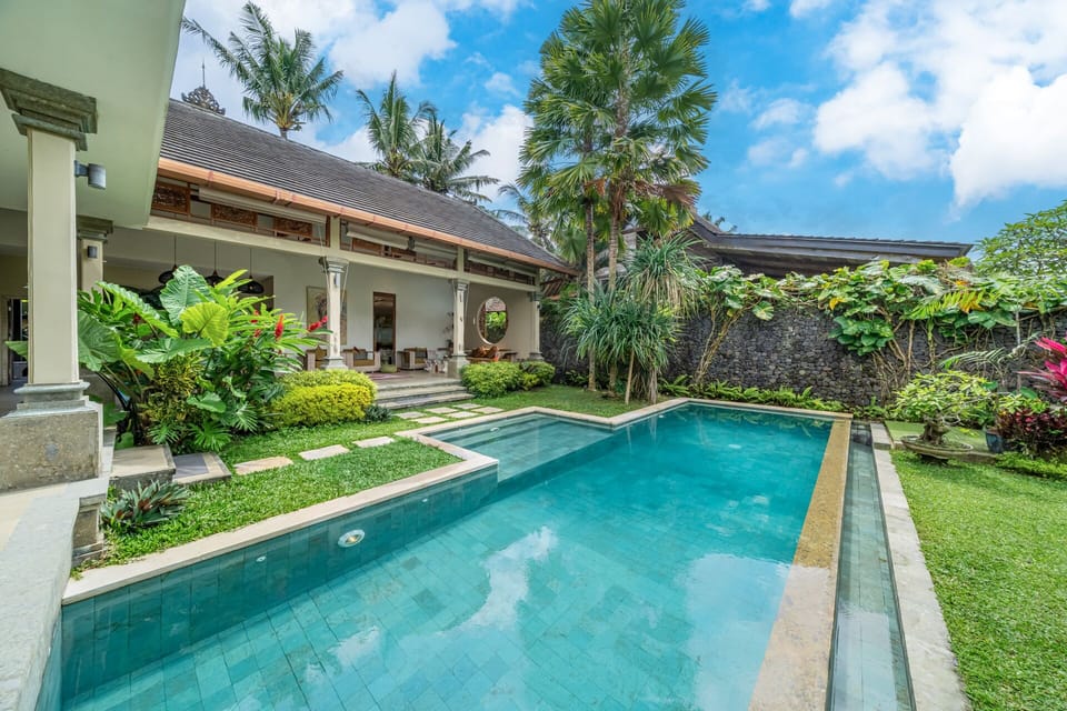 Tropical private villa with large private pool, ideal for families or groups