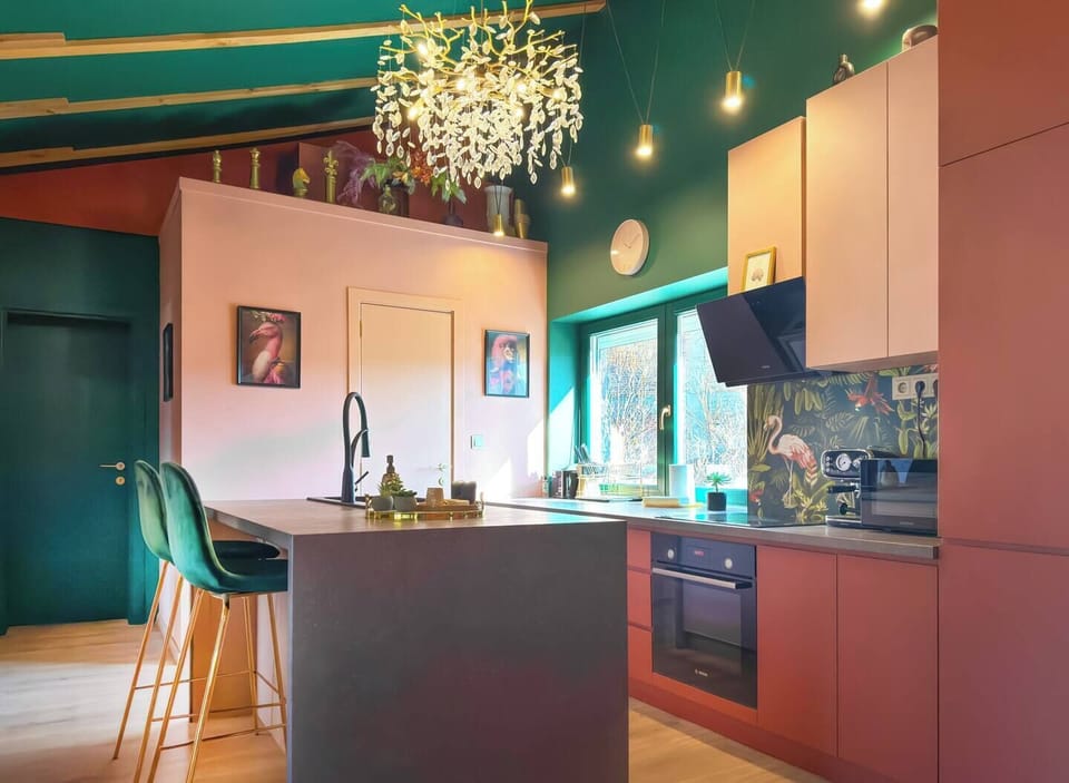 Dinner for six in a designer setting – book your stay