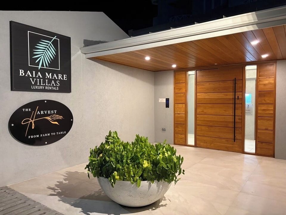 Front Entrance to Villas.