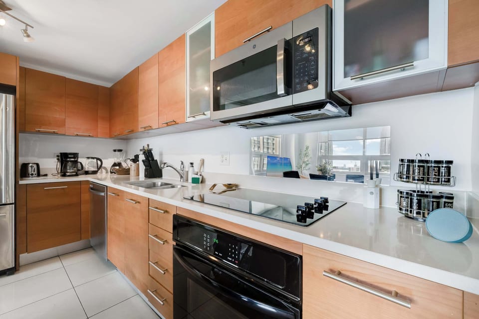 fully stocked kitchen