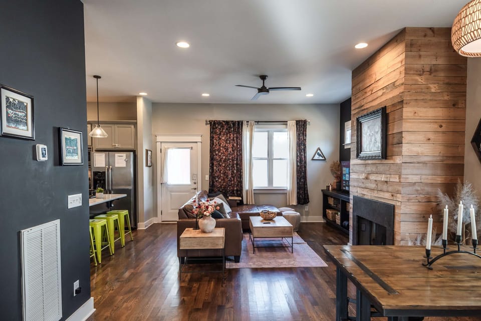 Open concept living room features a spacious leather couch, extra sitting stools. TV Amazon Prime, Hulu & Netflix. Books, cards and games for entertainment. Note: gas to fireplace is turned off for safety. *new rug 