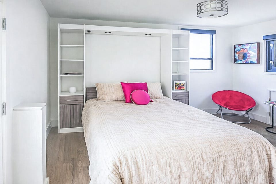 Queen Bed 3rd Floor