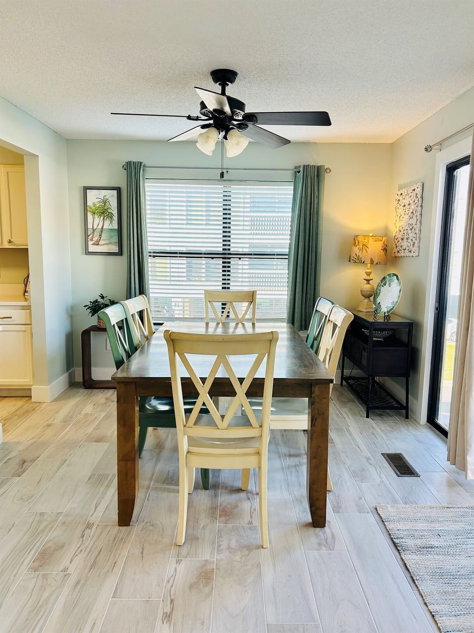 Spacious Dining space, perfect for family game nights