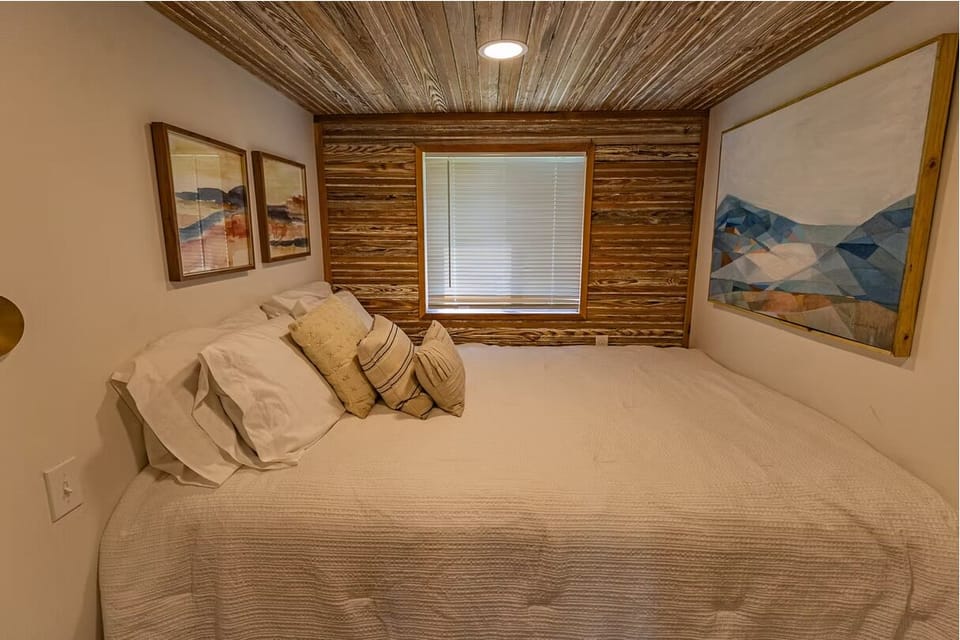 Bedroom. Interior and views may vary based on location and availability.