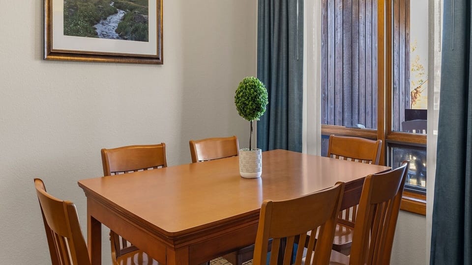 dinning room image