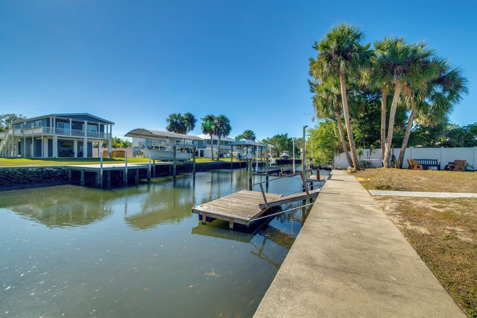 Crystal River Vacation Rental | 3BR | 2BA | 2,208 Sq Ft | 1 Step to Enter