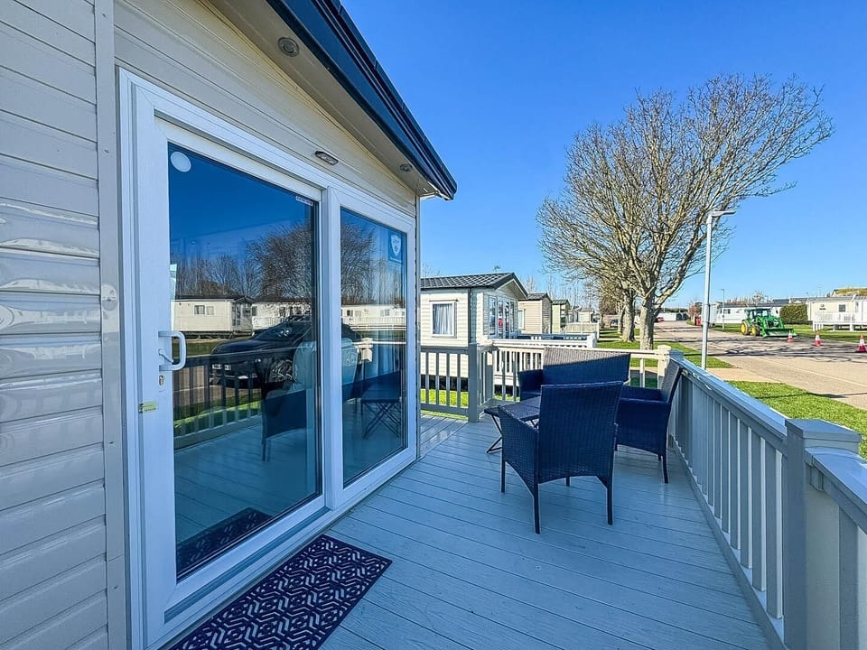 Experience a beautiful UK seaside retreat at this 8 berth caravan with decking, located on Manor Park Holiday Park, perfectly situated just a short stroll from the beautiful Hunstanton beach.