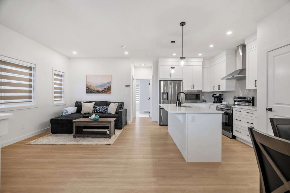 Bright Open-Concept Living, Dining & Kitchen Area