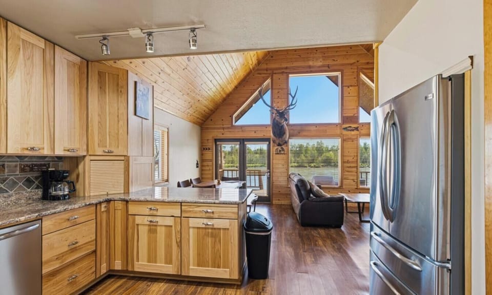 Feel right at home in this beautiful kitchen space!