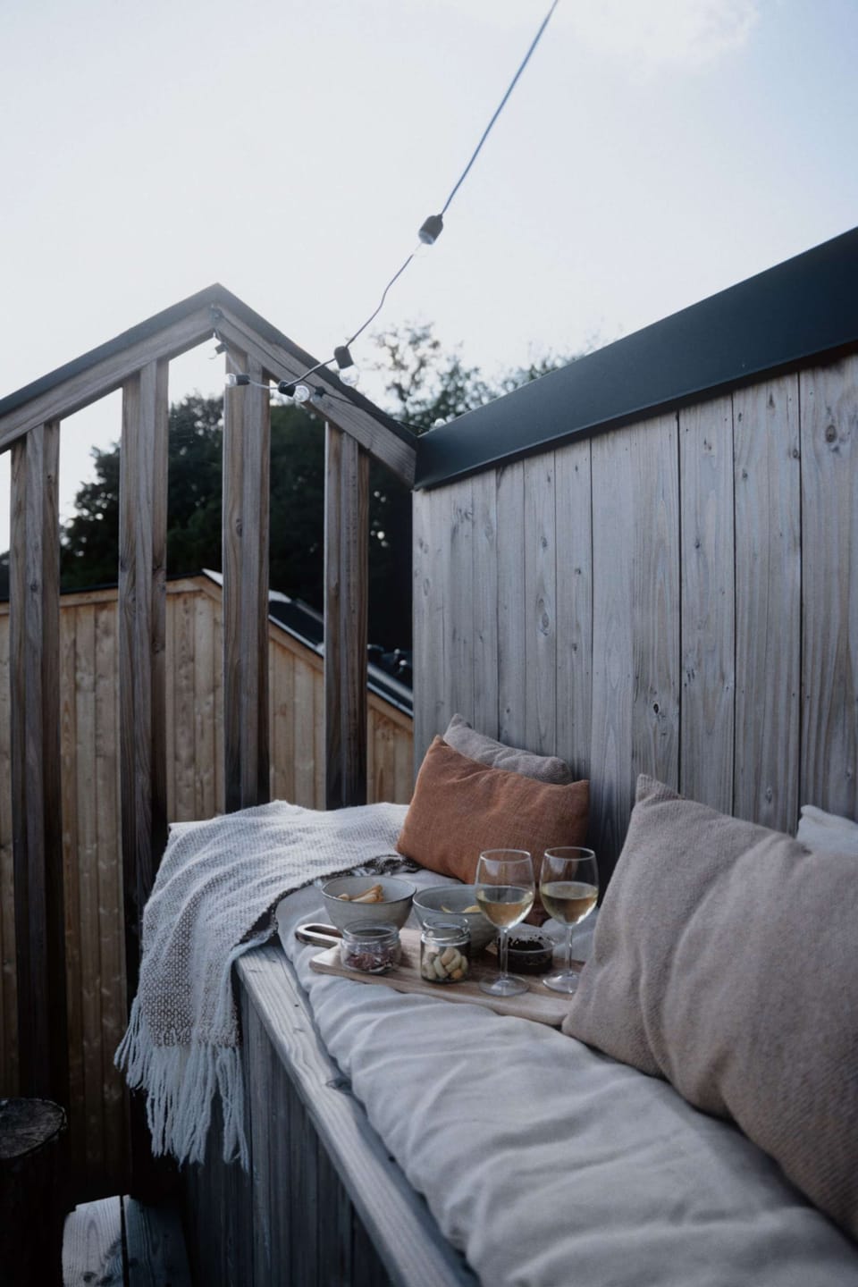 Aperitif moment on the rooftop of a Cosy Cabin, in a soft and relaxing atmosphere