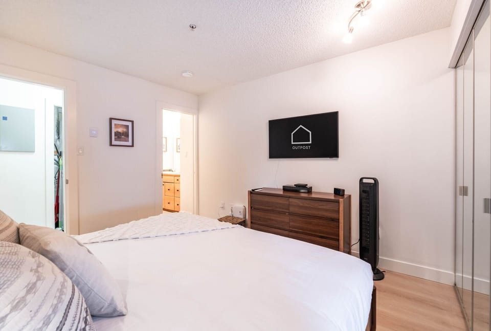 Primary bedroom: King bed, ensuite bathroom, closet