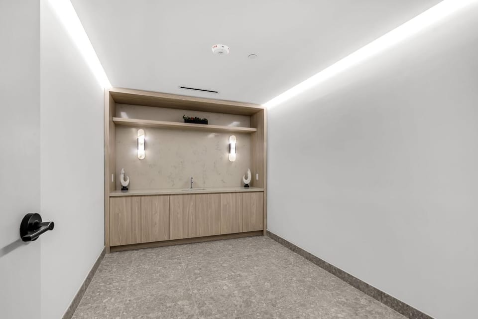 Modern Apartment located on the 9th floor- Pool and Gym acces (8315)