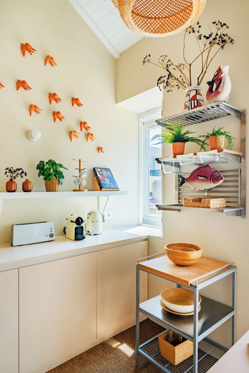Equipped Kitchen with dining table.