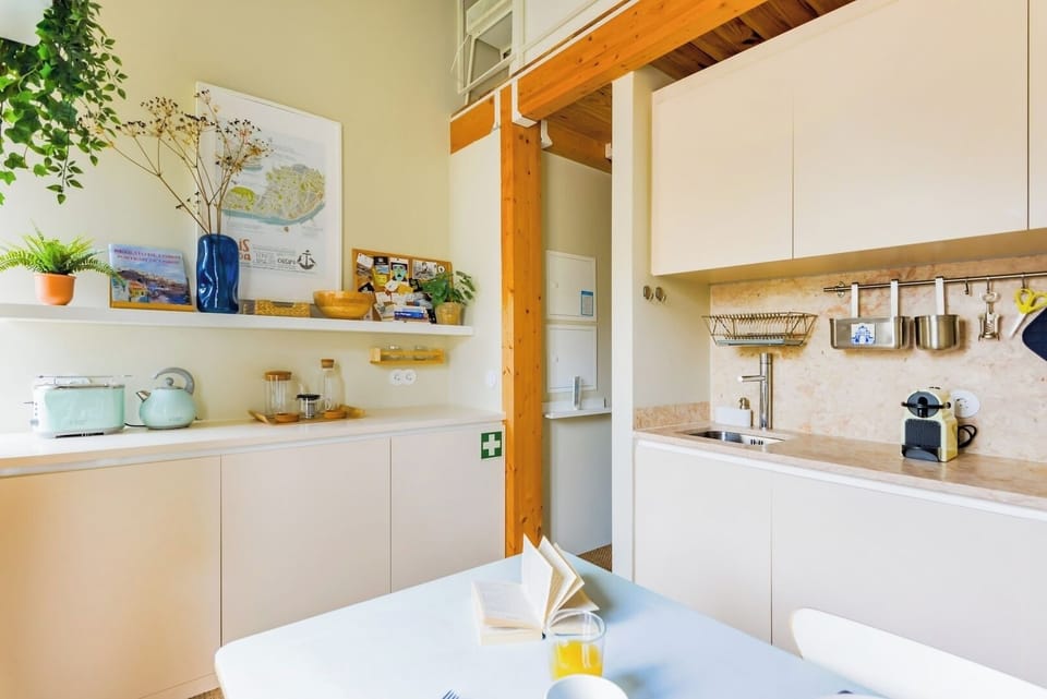 Equipped Kitchen with dining table