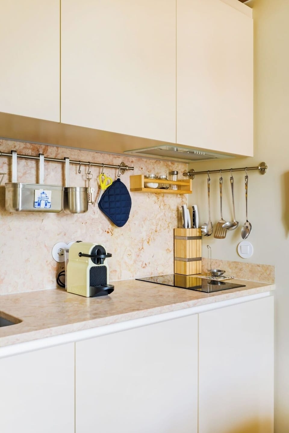 Equipped kitchen with Dining area