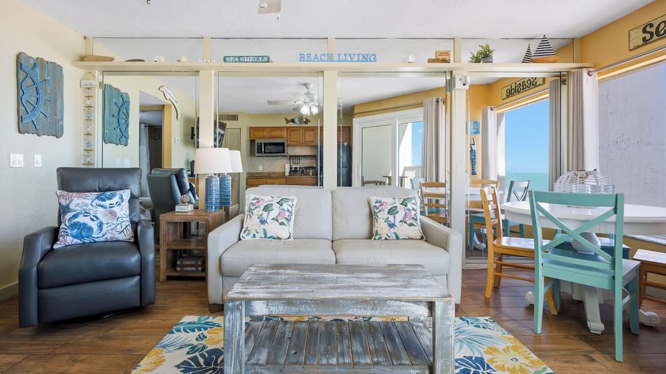 Jeff and Gina Properties - Belleair Beach Club 312 (BBC312) - Belleair Beach - 1 Bedroom - 1 Bathroom - Gulf Waterfront - Beach Front
