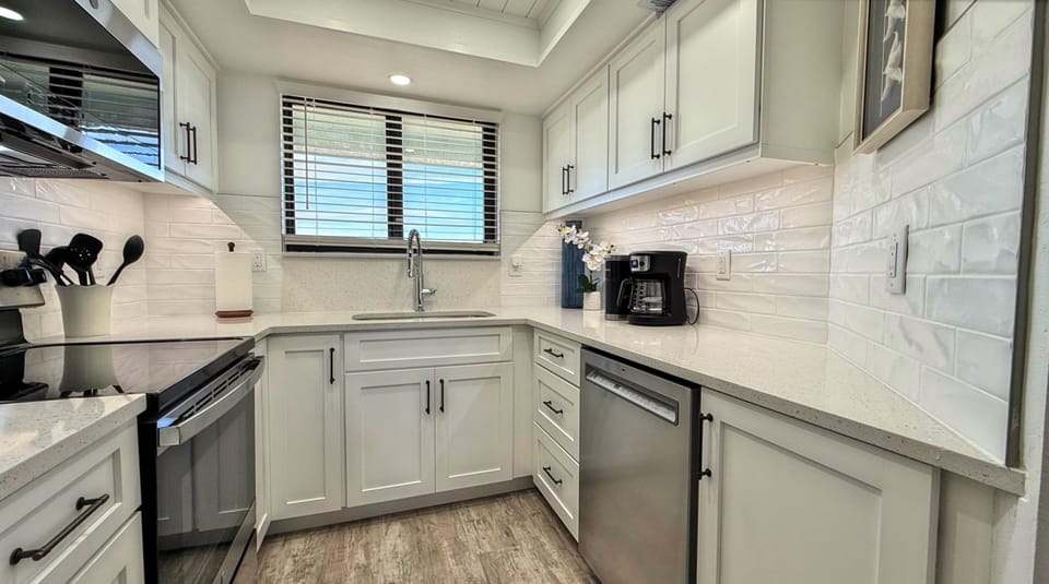 Jeff and Gina Properties - Ocean Trillium 401 (OT401) - New Smyrna Beach - 1 Bedroom - 1 Bathroom - Atlantic Ocean - Waterfront - Beach Front