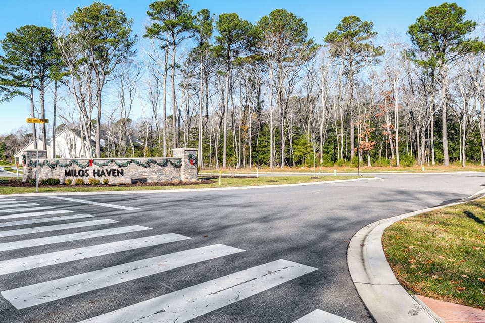 Milos Haven Entry | Community Pool Access