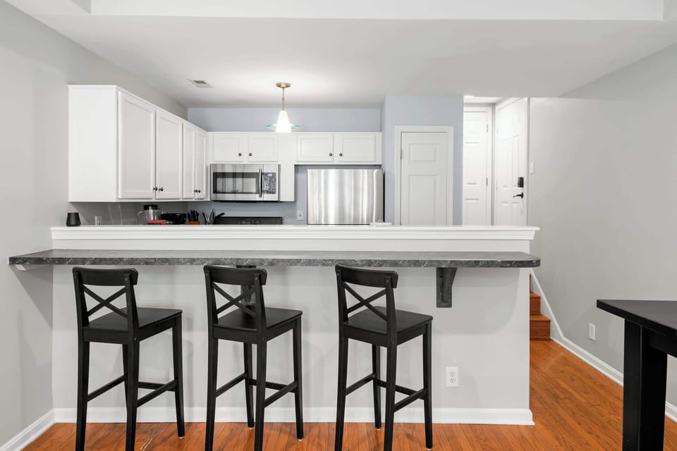 Dining Area: A cozy space perfect for shared meals and good conversation.