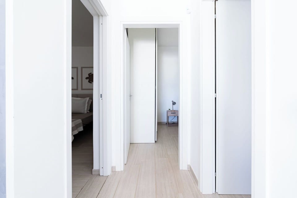 Flooring, Floor, Wood Flooring, Wall, Wood, Interior Design, Laminate Flooring, Door, Apartment, Ceiling