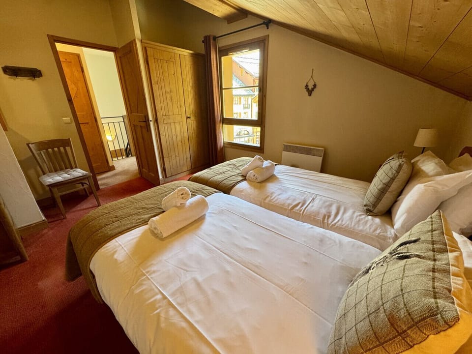 Twin Bedroom 2