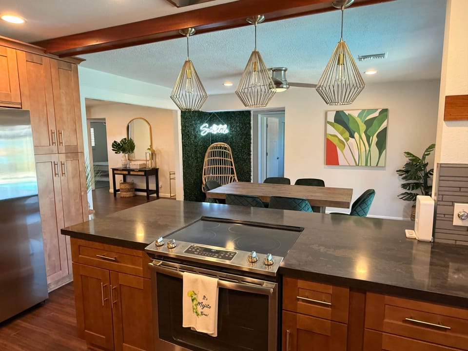 Kitchen & Dining Room