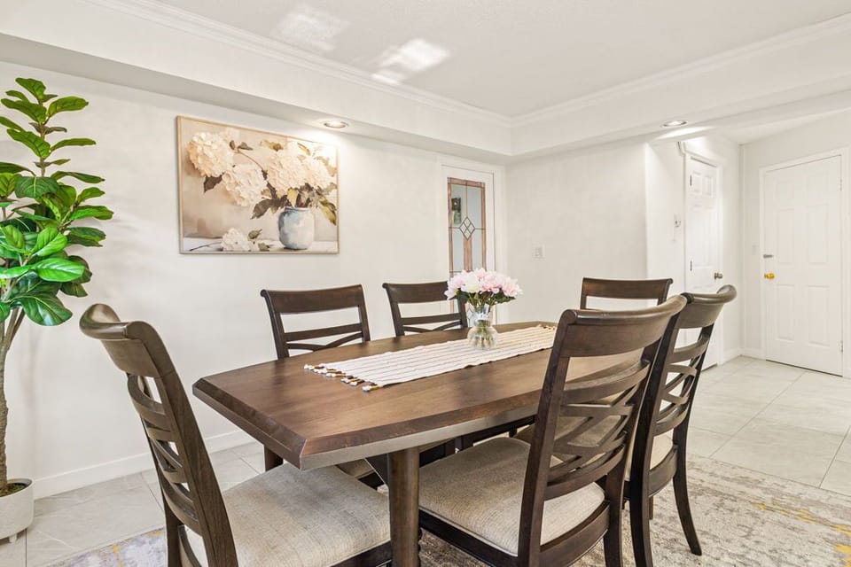 Comfortable dining table seating up to 6 guest
