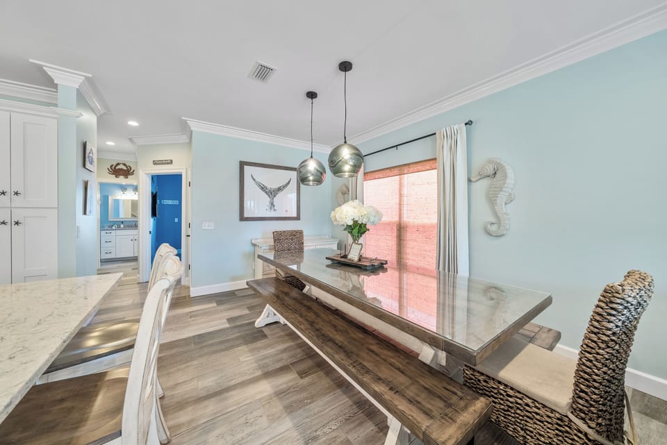 Plenty of room to dine together