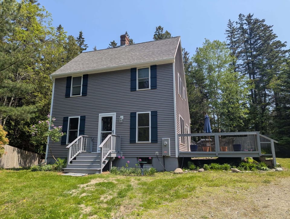 Exterior with plenty of parking.