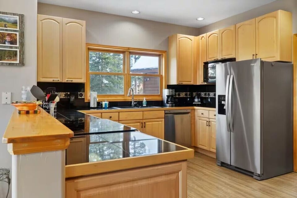 This well-equipped kitchen offers premium essentials and ample counter space