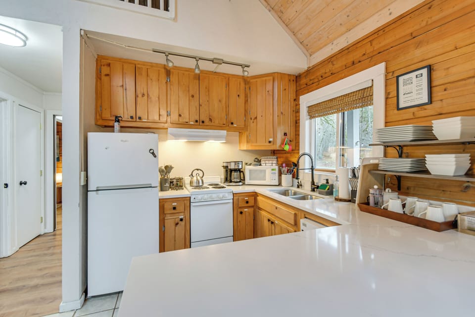 Kitchen | Cooking Basics | Stove/Oven | Main Level