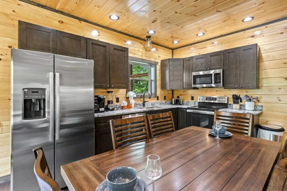 Smoky top's kitchen and dining area