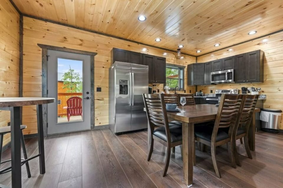 Smoky top's kitchen and dining area