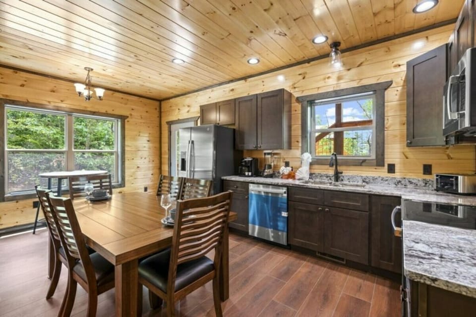 Smoky top's kitchen and dining area