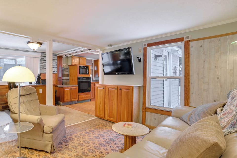 Living Room | Central Heating & A/C | Free WiFi