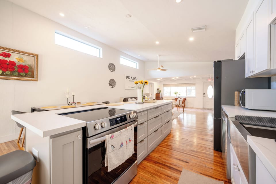 Fully Equipped Kitchen. Spices and staples included. Nespresso, drip coffee