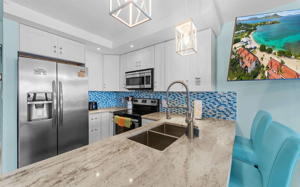 Full size refrigerator, cooktop, oven and dishwasher in this beautifully renovated kitchen