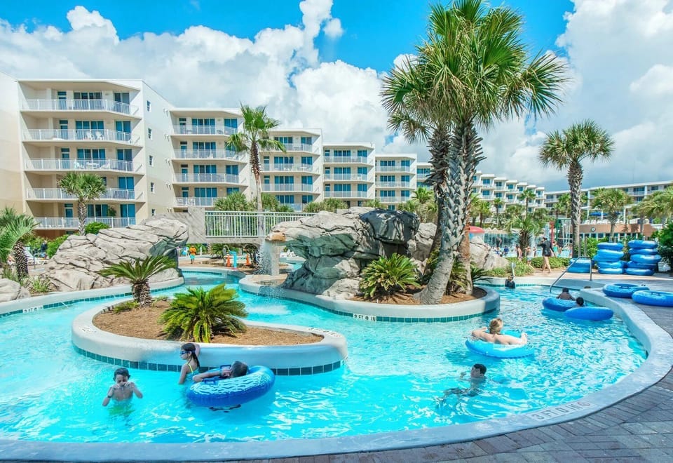 Lagoon pool and lazy river