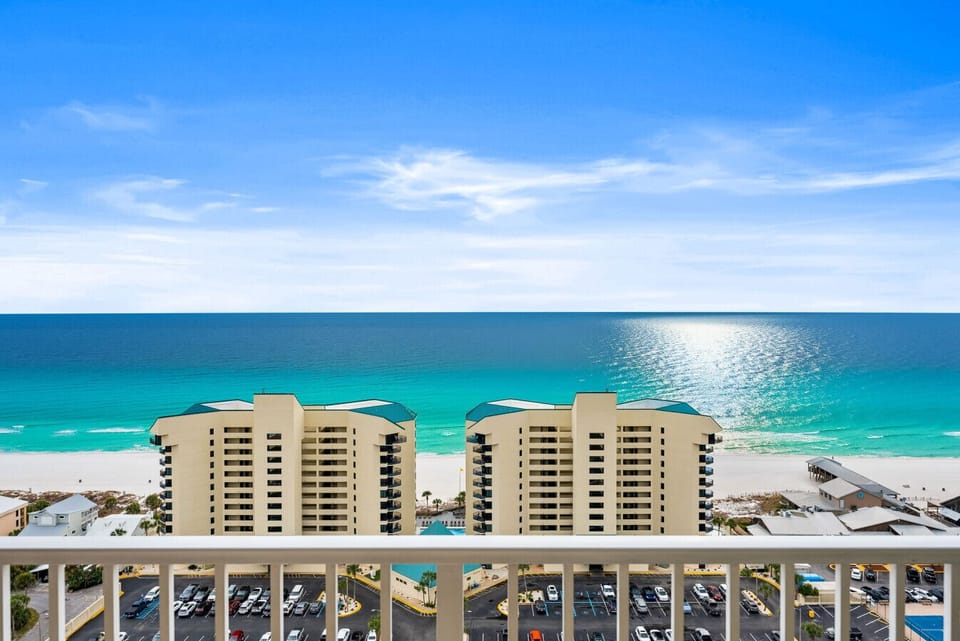 Enjoy stunning, unobstructed 19th-floor Gulf views with sparkling emerald water right from your private balcony.