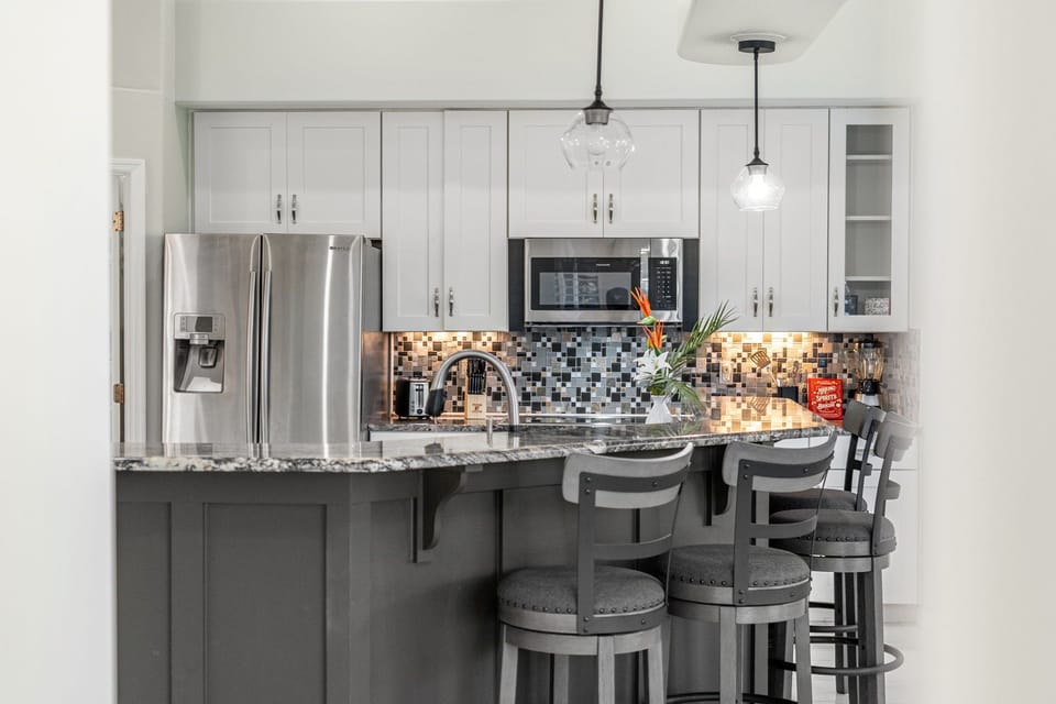 Sleek & modern kitchen with a breakfast bar