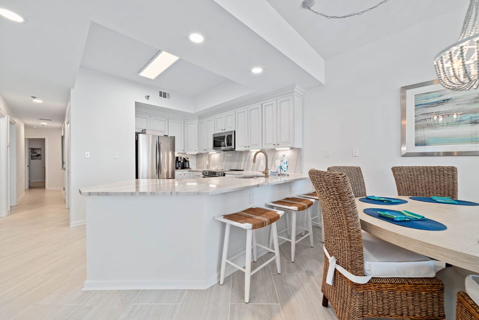 Breakfast bar and kitchen