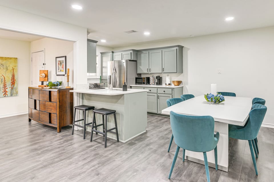 Dining Area | Dishware/Flatware
