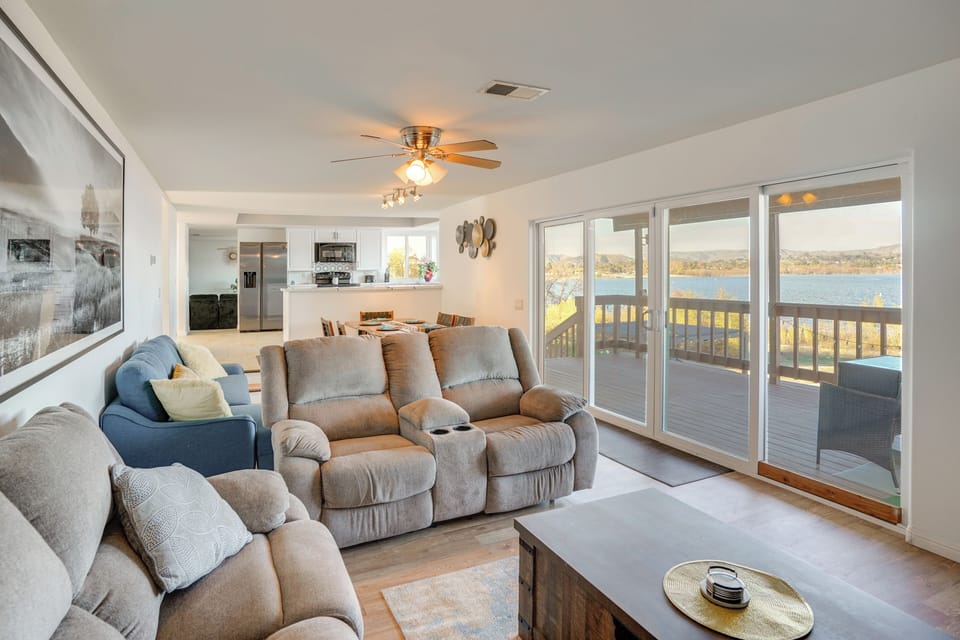 Living Room | Free WiFi | Central A/C & Heat