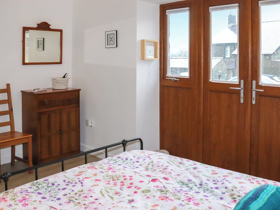 Double bedroom | Ystabl - Chwarel Goch Cottages, Tregarth, near Bangor