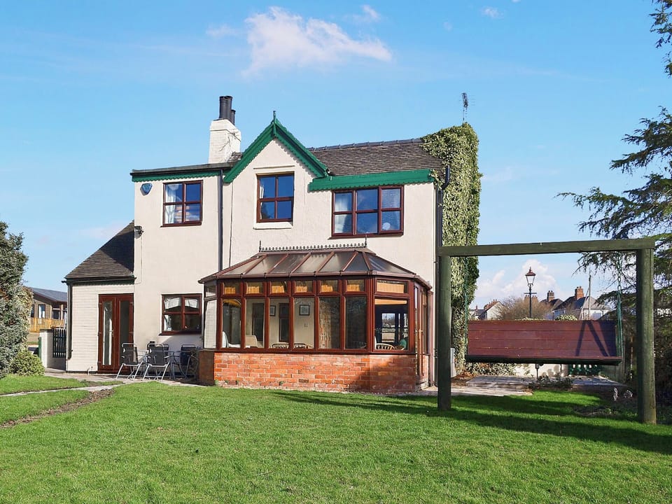 Exterior | Bridge House, Overseal