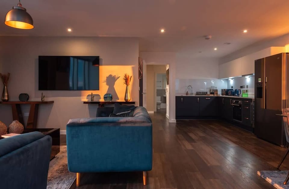  Experience a cozy ambiance with warm lighting as the apartment is bathed in the glow of the sunset.