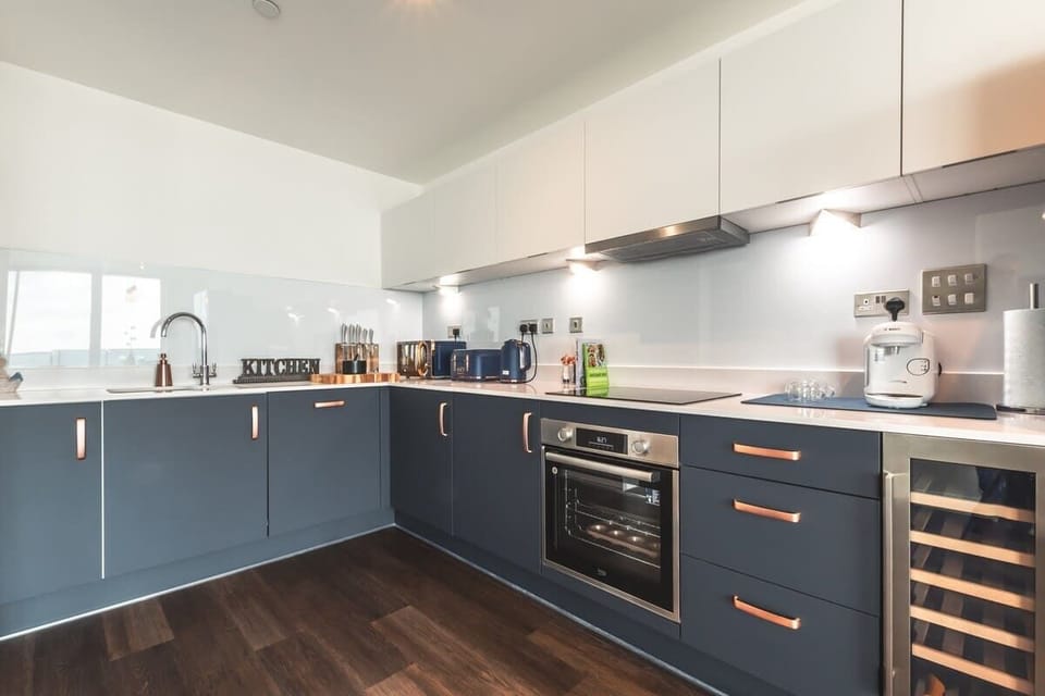 Contemporary kitchen fully equipped with premium utensils and appliances, catering to cooking enthusiasts or professional chefs alike.