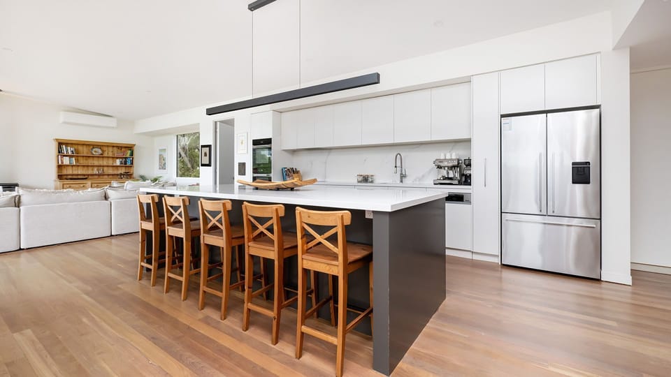 Stunning fully equipped kitchen 