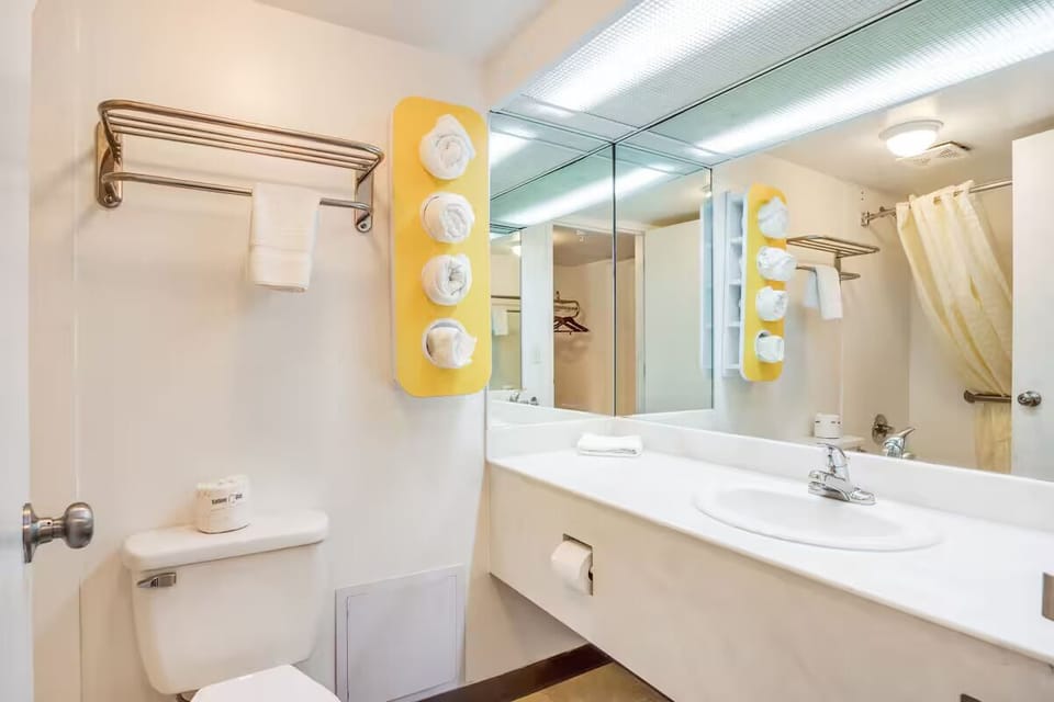 Refresh easily with bright vanity lighting and fresh towels ready.