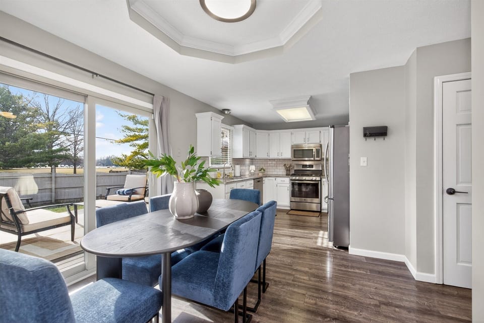Dining & Kitchen